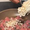10分で完成!【そぼろモロヘイヤ丼】の工程2