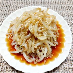よっこの作ってみた!投稿(【地味なんだけど旨いんです】ごまたっぷりもやしの生姜醤油和え)