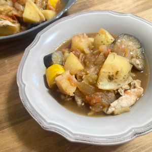 ゆかりの作ってみた!投稿(トマトで煮込む夏野菜肉じゃが)