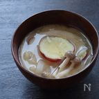 甘くてほっこり秋の味！さつまいもとしめじのお味噌汁
