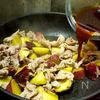 【中濃ソースが味の決め手！】さつまいもと豚肉の甘辛炒めの工程4