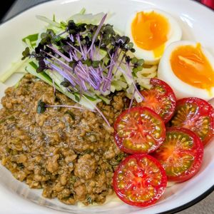 まゆのの作ってみた!投稿(きのこたっぷりで腸活にも♩カレー風味ジャージャー麺)