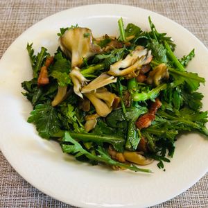 puricoの作ってみた!投稿(春菊好きにオススメ！『ベーコンと春菊と舞茸のサラダ』)