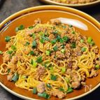 【豚そぼろの辛焼きそば】ピリ辛×香味で食欲そそる！