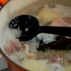 材料入れて煮込むだけ【鶏じゃが塩バターポトフ】の工程3