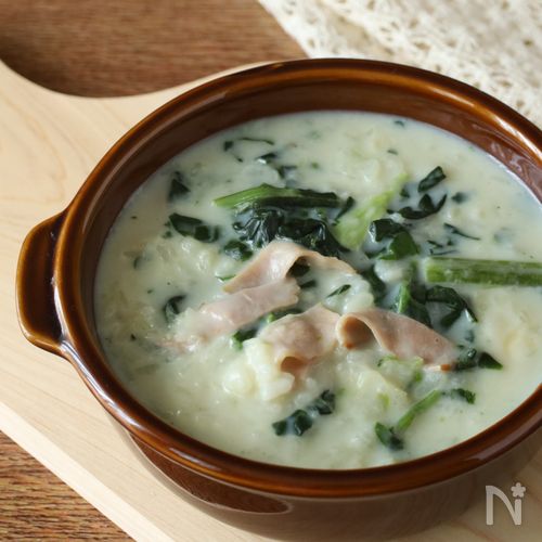 ご飯は凍ったまま!レンジで簡単ベーコンとほうれん草のリゾット