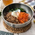 エバラ　すき焼のたれ　マイルドでビビンバ風3色丼