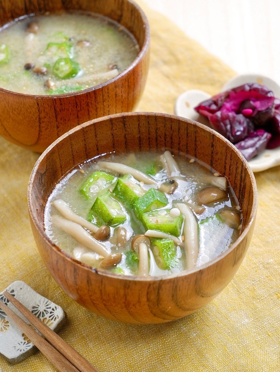 ごま風味がおいしい おくらとしめじのとろみお味噌汁 レシピサイトnadia