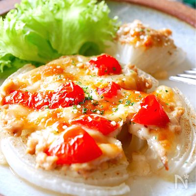 のせて焼くだけ簡単♡【新玉ねぎのとろけるツナチーズ焼き】