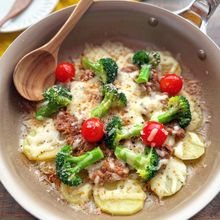【じゃがいもとひき肉のチーズ蒸し】重ねて蒸すだけ!