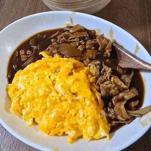 zabuの作ってみた!投稿(【ビーフシチューオムライス】ふわとろ卵に濃厚コク旨シチュー♪)