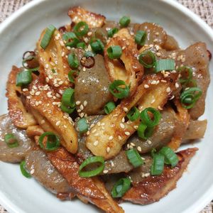 よっこの作ってみた!投稿(簡単＆節約！【こんにゃくとちくわの甘辛炒め】)