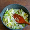 生姜を効かせて体ぽかぽか！ねぎと白菜の鶏ひき肉餡の工程3
