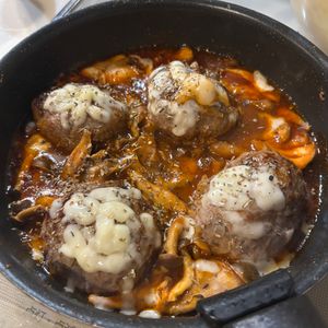 iwackの作ってみた!投稿(うま味がとけ合う♪【きのこ煮込みハンバーグ】)