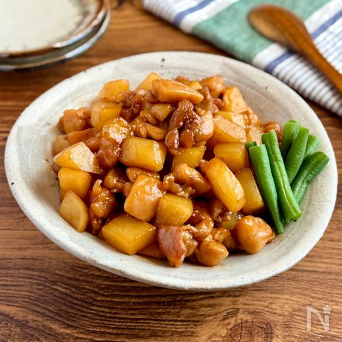 食卓にあるとうれしい♪【コロコロ甘辛鶏じゃが】