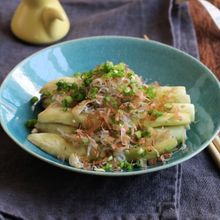 蒸し茄子の薬味しらすオイルかけ。