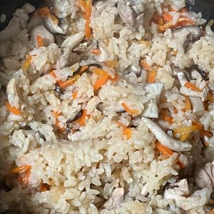 さっちゃんの作ってみた!投稿(【鶏肉ときのこの炊き込みご飯】最高峰の美味しさ☆うま味♬)