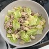 【豚こまとキャベツのとろうま炒め】節約おかず♪の工程3