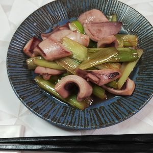 M＊Pの作ってみた!投稿(＊長ねぎとイカ下足イカ耳のガリバタぽん炒め＊)