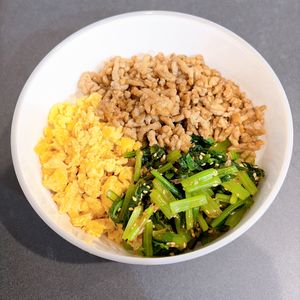 MGCATの作ってみた!投稿(【甘辛そぼろの三色丼】10分で即完成♡ごはんとの相性抜群!)