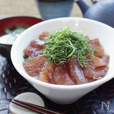 大人風味♬山葵がポイント‼︎まぐろの漬け丼♡