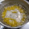 熱々を食べよう「鶏肉のペンネグラタン」の工程1