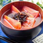 トマトと塩昆布の冷やし味噌汁