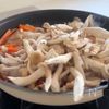 【豚バラとキャベツのうま塩炒め】塩味で味がきまる！の工程2