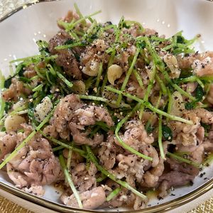 楽ラク手抜キッチン🐶🐾の作ってみた!投稿(ご飯3杯いける豚こま豆苗炒め【10分飯】)