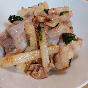 まゆのの作ってみた!投稿(【豚ばらと長芋の梅だれ炒め】7分！大葉とおかかの風味も◎)