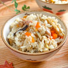 【子ども爆食】鶏ごぼうの炊き込みご飯〈だしが決め手〉