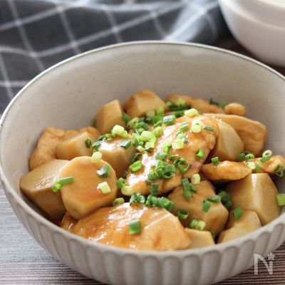 短時間に味しみしみ♡鶏むね肉と里芋のオイポン炒め煮