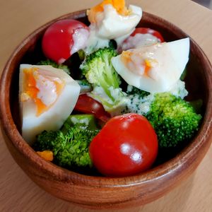 まゆのの作ってみた!投稿(【ごろっと食べる♡シーザーサラダ】濃厚ドレッシングが合う！)