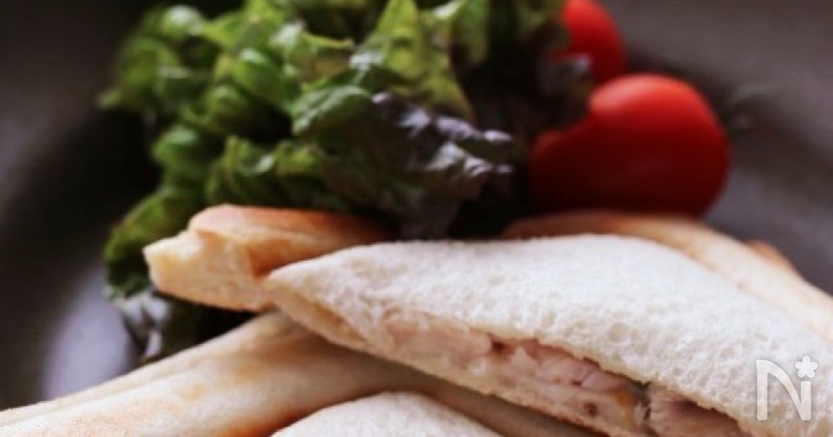 とろーりチーズが美味しい♪ローストチキンのホットサンド | レシピ