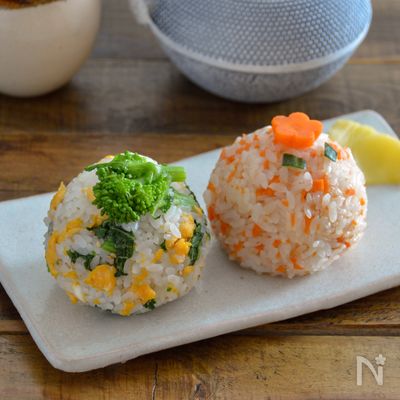 菜の花おにぎり。にんじんおにぎり。おもてなしの彩りランチ♪