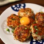 ヘルシーでおすすめ！舞茸と青葉のピリ辛鶏つくね