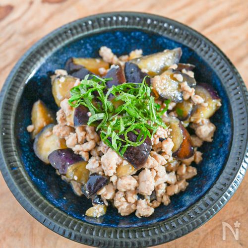 フライパンひとつで完成！鶏ひき肉とナスのさっぱり炒め