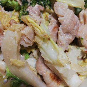 翔ママの作ってみた!投稿(豚バラときゃべつとブロッコリーの味噌マヨ炒め)