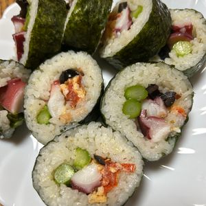 ゆくゆくの作ってみた!投稿(洋風巻き寿司　スパニッシュオムレツとタコのガリシア風)