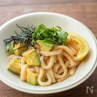 ＼パパっとランチに／ 冷製アボカド明太うどん