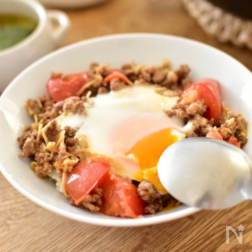 [腸活もできる！スパイシーとま玉そぼろ丼]ワンパンで簡単♪