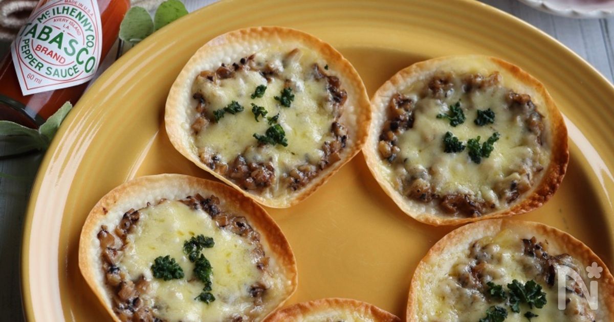 余った餃子の皮で絶品おつまみ＊きのこソースピザ