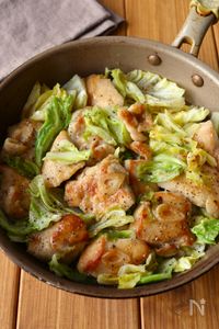 ワンパン10分！【鶏むね肉とキャベツの旨塩炒め】胡麻油香る♩