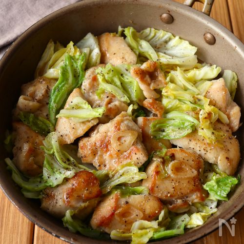 ワンパン10分!【鶏むね肉とキャベツの旨塩炒め】胡麻油香る♩