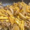 ご飯がすすむ！豚こまとさつまいもの照り焼きの工程3