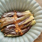 「蒸しなすの粒マスタード入り香味ダレ」