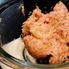 肉のうま味を詰め込んだ【厚切りれんこん肉詰めステーキ】の工程3