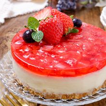 【つぶつぶ苺のレアチーズケーキ】レンジで作れる♡簡単スイーツ