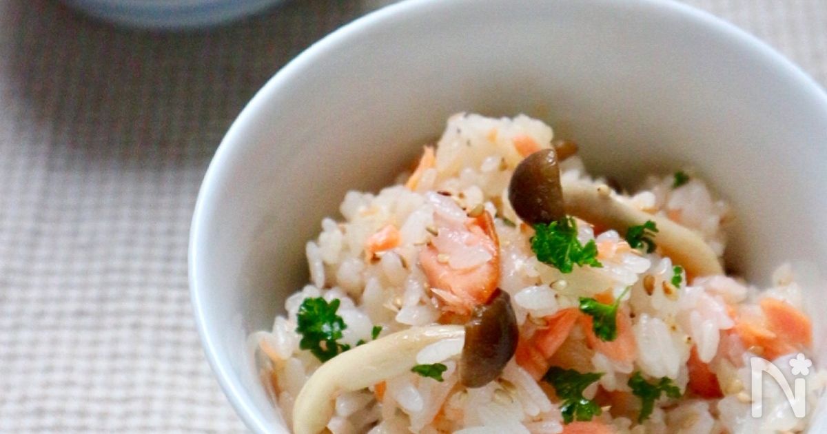 バターとごま油香る♬鮭の混ぜご飯