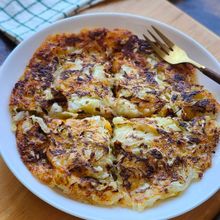 かりモチ♪材料3つ!【春キャベツのガレット】